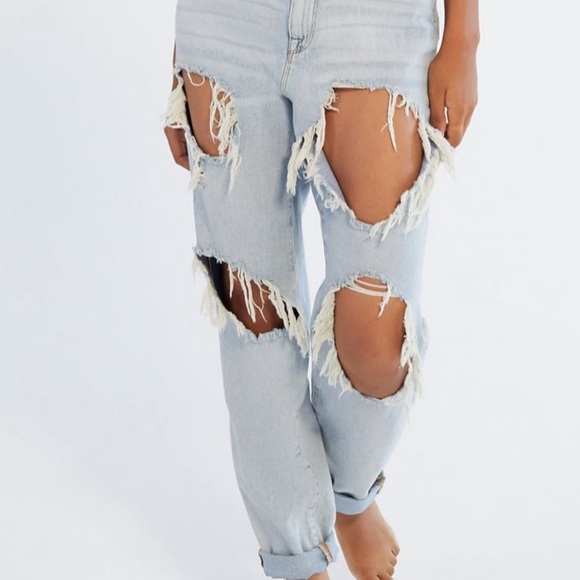 NWT UO BDG High-Waisted Super Distressed Ripped Mom Jeans - Picture 4 of 5